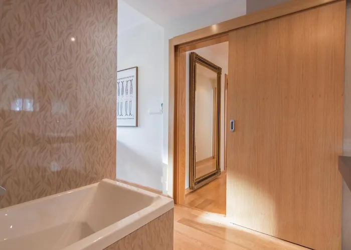 2 Bedroom Belem Wonder By Lovelystay Apartamento Lisboa